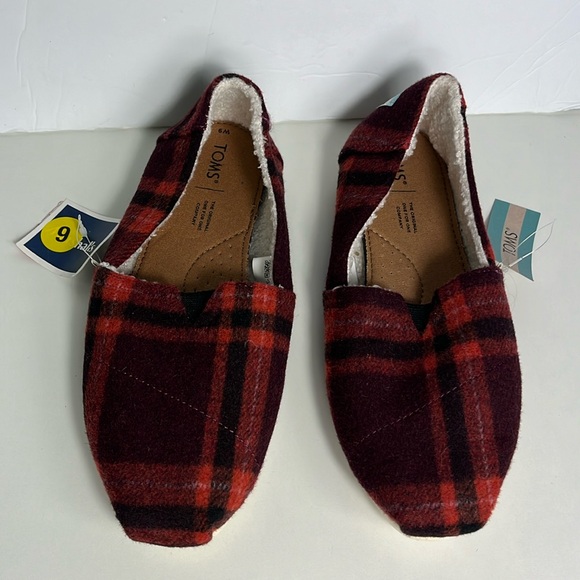 TOMS  Belmont black/red plaid with faux shearling slip on Shoes Women’s 9 NWT - Picture 1 of 7
